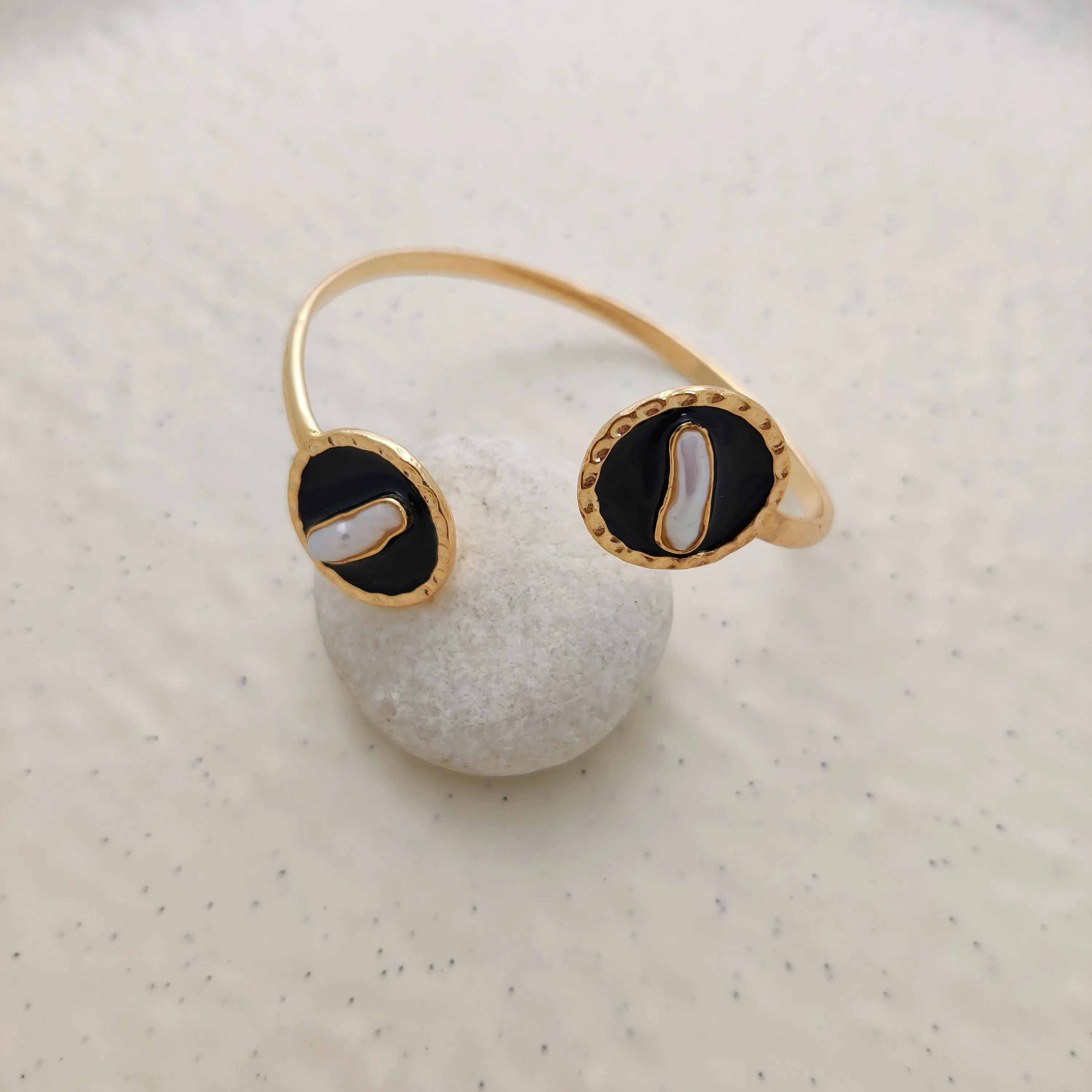 Enamel Disc Baroque Pearls Bangle