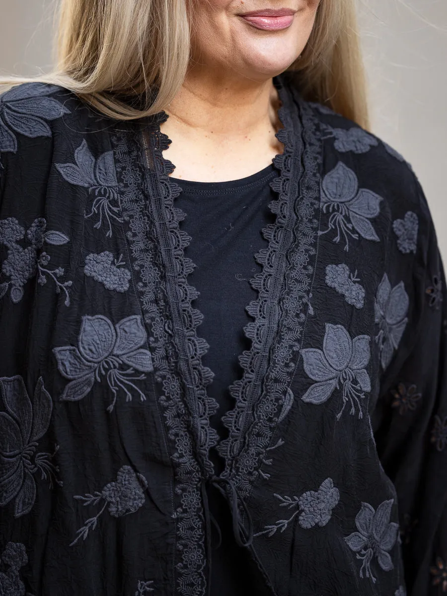 Johnny Was Paloma Lily sort kimono med knytting foran