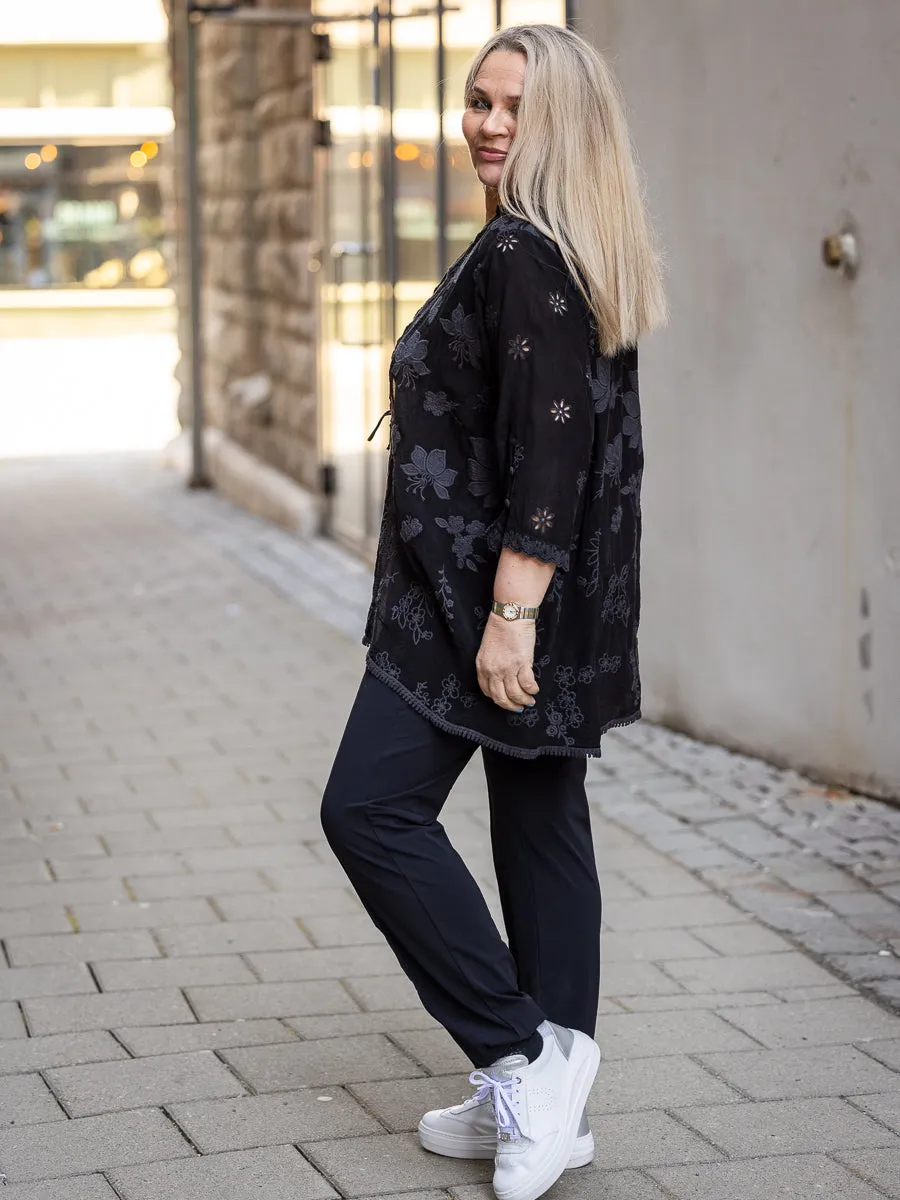 Johnny Was Paloma Lily sort kimono med knytting foran