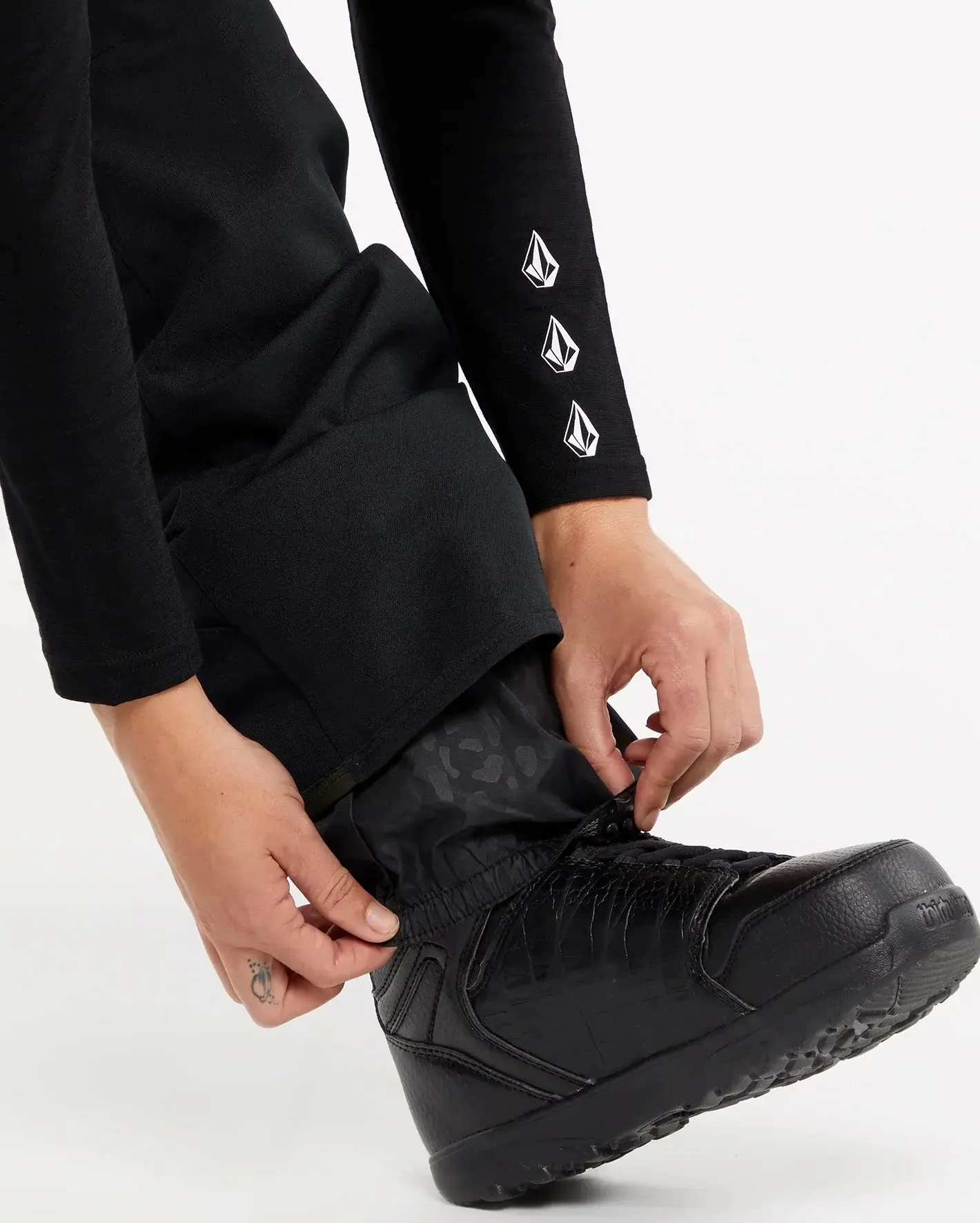 Volcom Women&#x27;s Swift Bib Overall Black | Buy Volcom Women&#x27;s Swift Bib Overall Black here | Outnorth